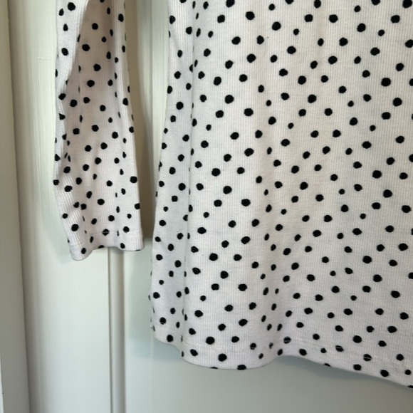 Women's Soft Cream Scoop Neck Black Polka Dot Top Slim Fit Ribbed Medium NEW! - Picture 3 of 7
